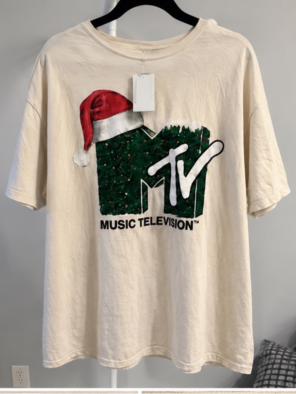 NWT MTV Christmas Tee Shirt
